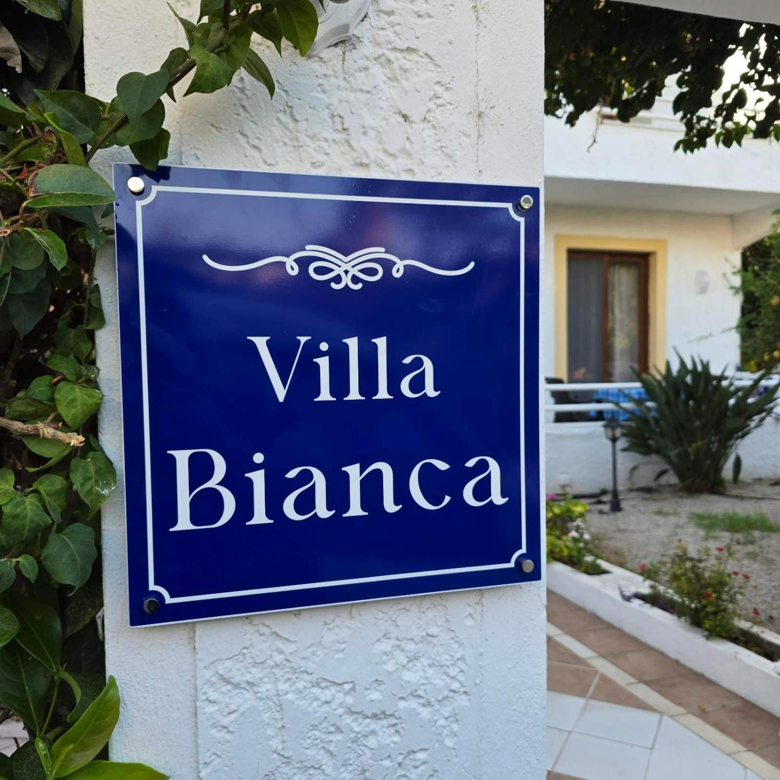 Gazde/Camere de închiriat Bianca *